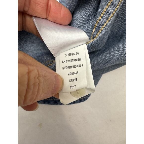 Gap Pearl Snap Denim Chambray Blue Shirt Western Boho Casual Grunge Women's XS - Picture 7 of 8